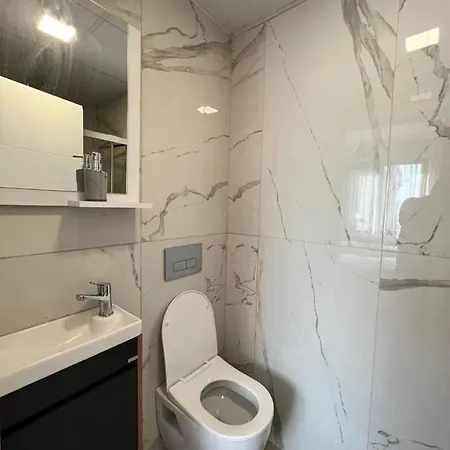 & Sea View 2 Bedrooms Apartamento Istambul